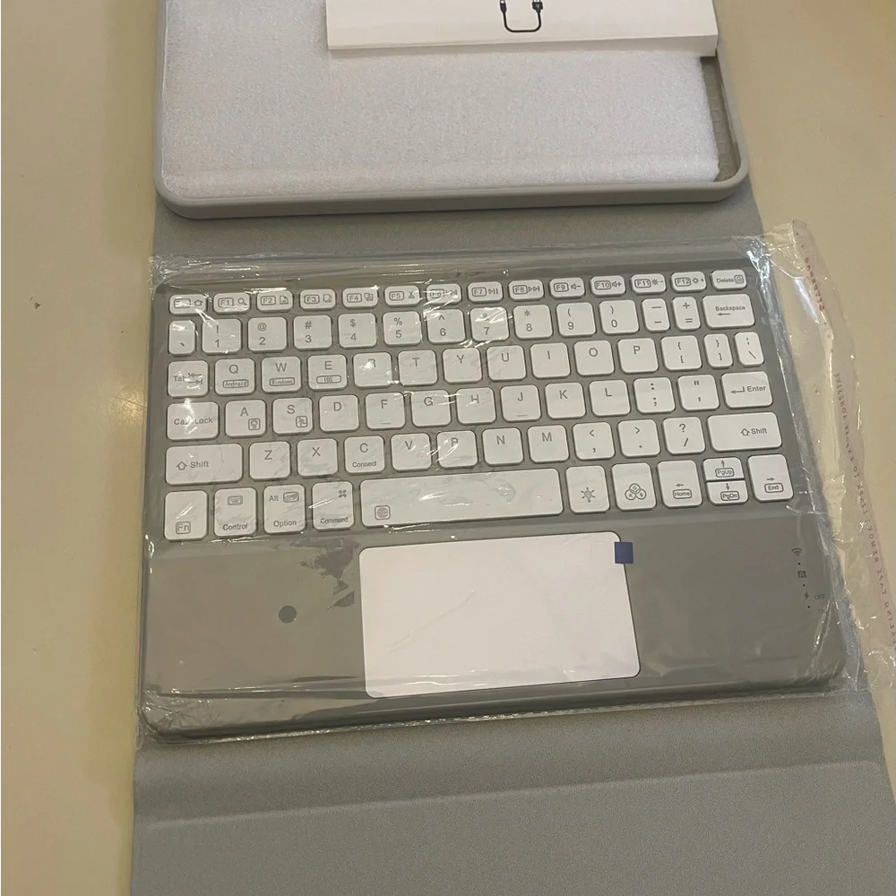 Harvopu iPad Keyboard Case with Touchpad